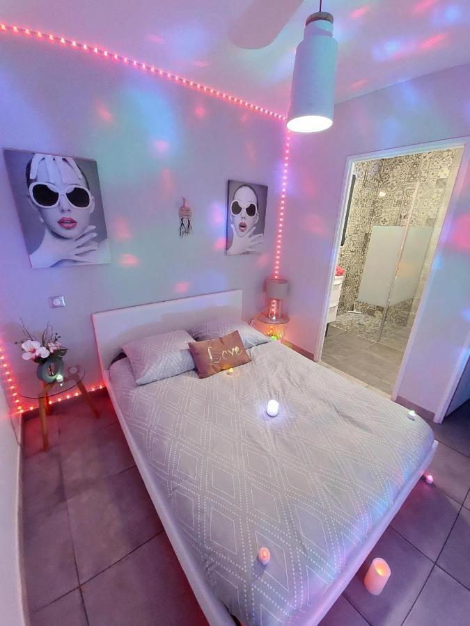 Un Sejour Romantique En Couple Avec Jacuzzi Prive Chromotherapie Jardin Maison Privee Ychoux Exterior foto