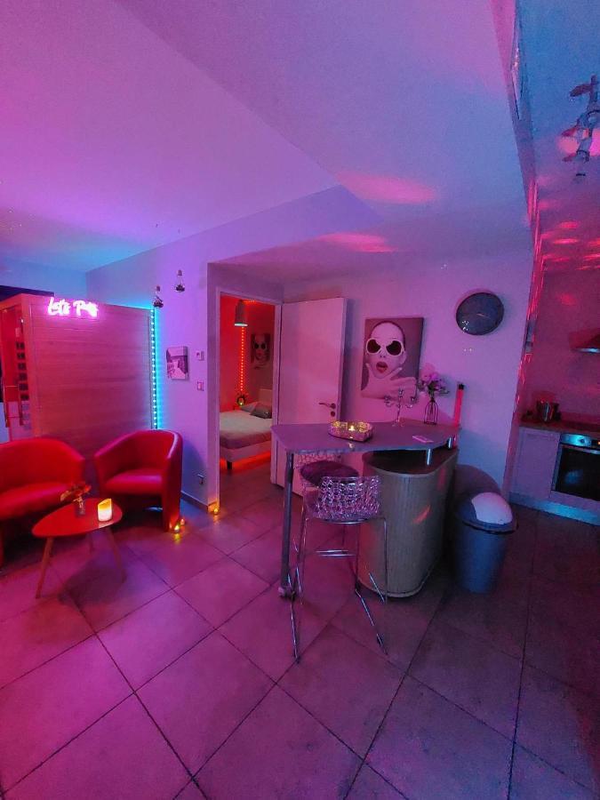 Un Sejour Romantique En Couple Avec Jacuzzi Prive Chromotherapie Jardin Maison Privee Ychoux Exterior foto